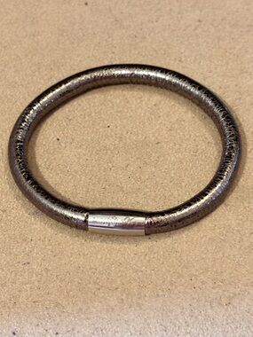 🆕Listing Brighton Woodstock bracelet in Gunmetal gray Holds beads charms Retired